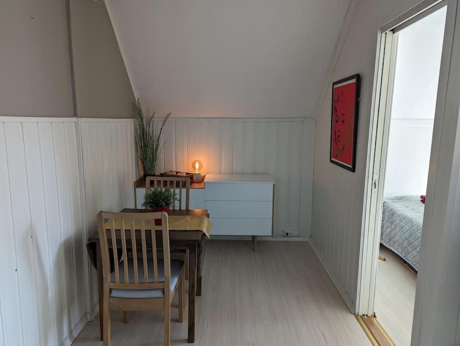 Quiet Just 3 Minutes From Central! *